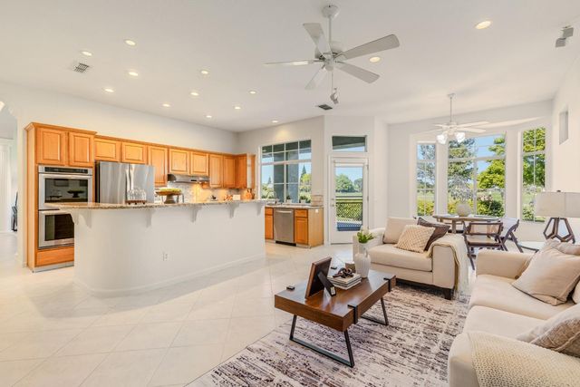 6360 Rose Garden Ln, Roseville, CA 95747