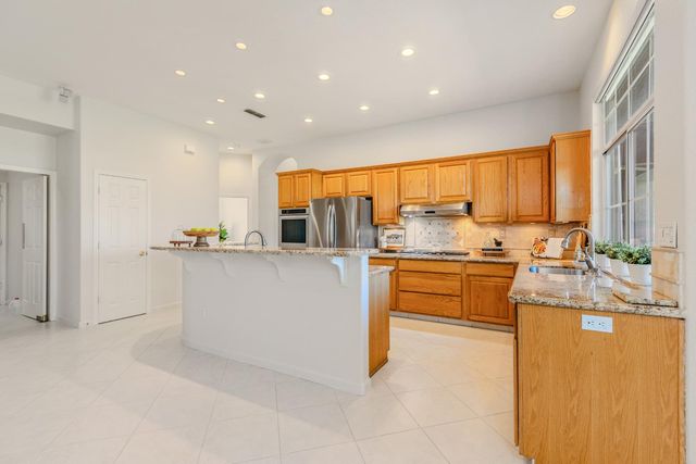 6360 Rose Garden Ln, Roseville, CA 95747