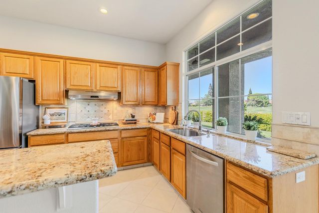 6360 Rose Garden Ln, Roseville, CA 95747