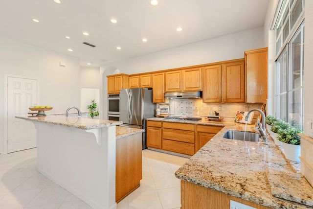 6360 Rose Garden Ln, Roseville, CA 95747