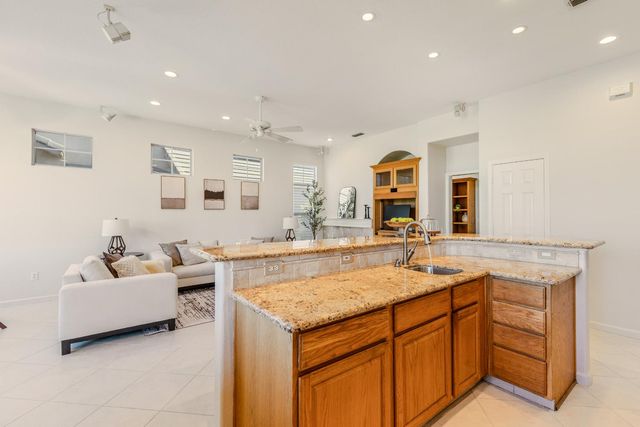 6360 Rose Garden Ln, Roseville, CA 95747