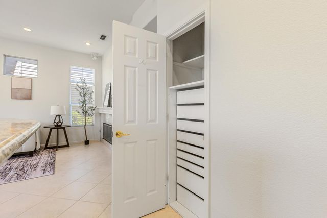 6360 Rose Garden Ln, Roseville, CA 95747