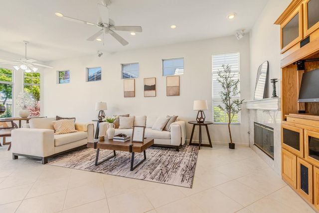 6360 Rose Garden Ln, Roseville, CA 95747