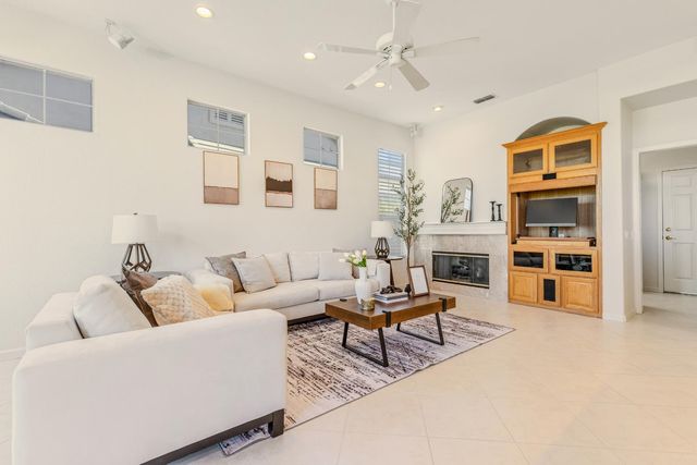 6360 Rose Garden Ln, Roseville, CA 95747