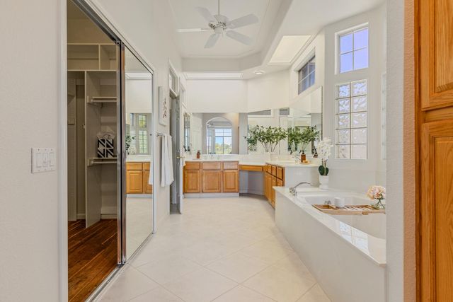 6360 Rose Garden Ln, Roseville, CA 95747