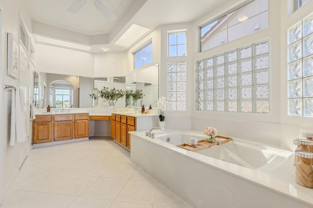 6360 Rose Garden Ln, Roseville, CA 95747