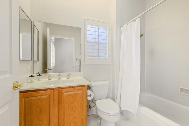 6360 Rose Garden Ln, Roseville, CA 95747