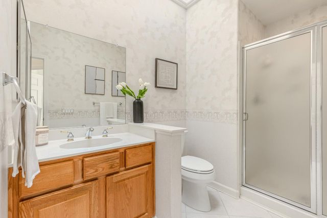 6360 Rose Garden Ln, Roseville, CA 95747