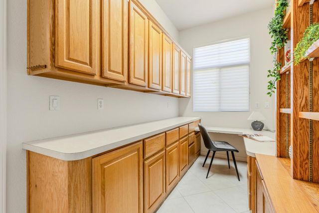 6360 Rose Garden Ln, Roseville, CA 95747