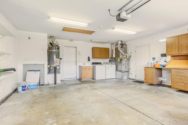 6360 Rose Garden Ln, Roseville, CA 95747