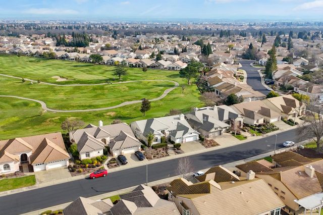 6360 Rose Garden Ln, Roseville, CA 95747