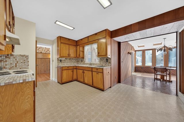 32 Watson St, New Bedford, MA 02740