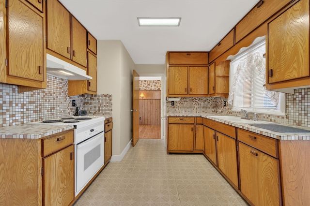 32 Watson St, New Bedford, MA 02740