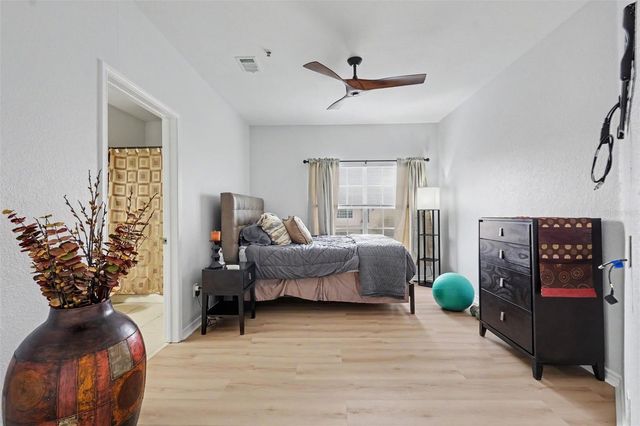 4306 BAYSIDE VILLAGE DRIVE 301, Tampa, FL 33615
