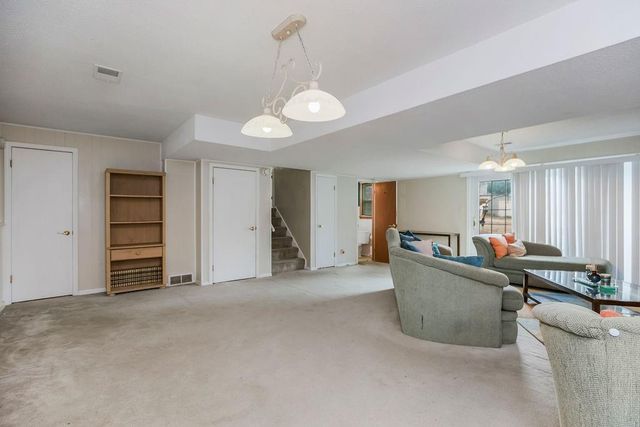 8301 E 104th Terrace, Kansas City, MO 64134