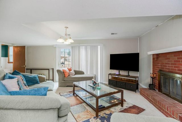 8301 E 104th Terrace, Kansas City, MO 64134