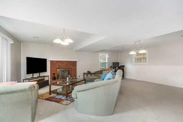 8301 E 104th Terrace, Kansas City, MO 64134