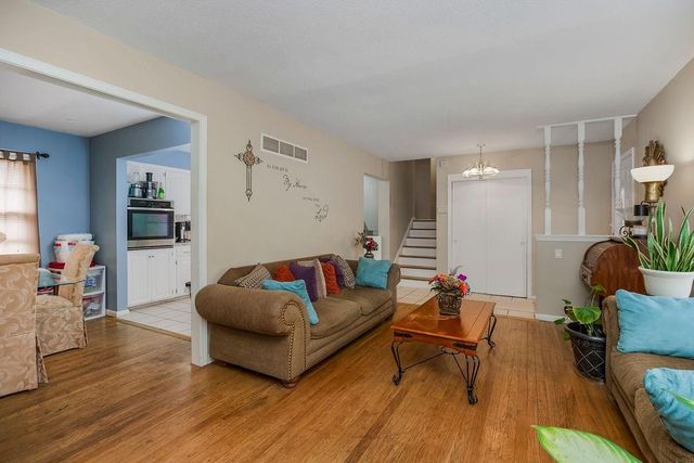 8301 E 104th Terrace, Kansas City, MO 64134