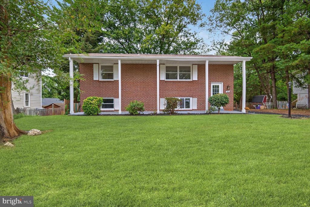 202 E GORDON ST, Sterling, VA 20164