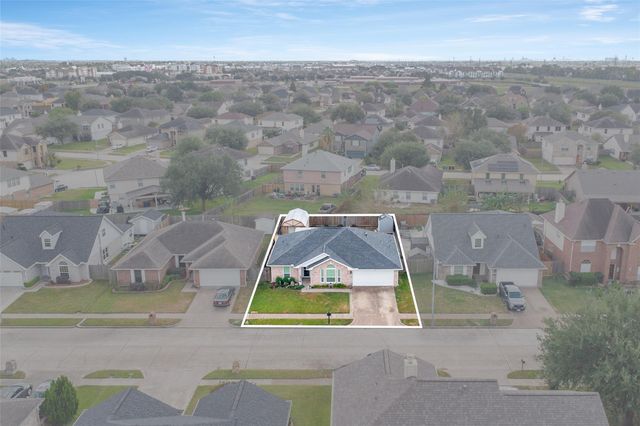 4826 Stone Bridge Street, Baytown, TX 77521