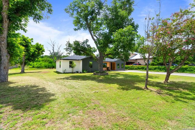 547 N CENTRAL AVE, New Braunfels, TX 78130