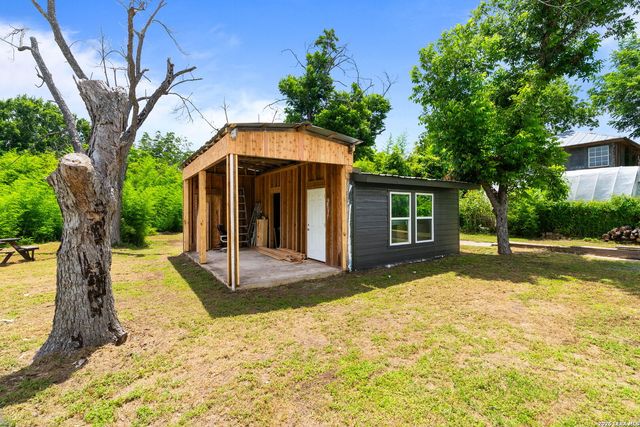 547 N CENTRAL AVE, New Braunfels, TX 78130