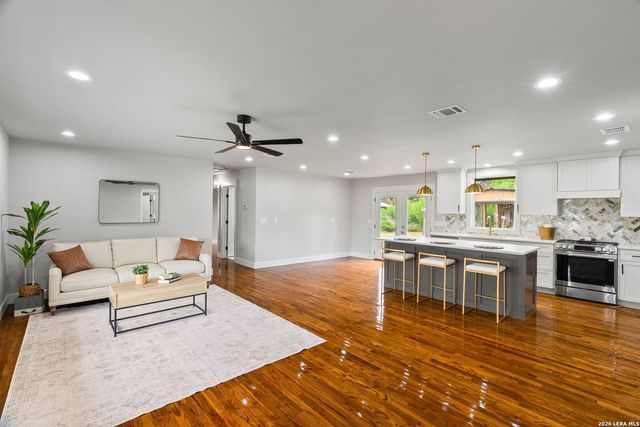547 N CENTRAL AVE, New Braunfels, TX 78130