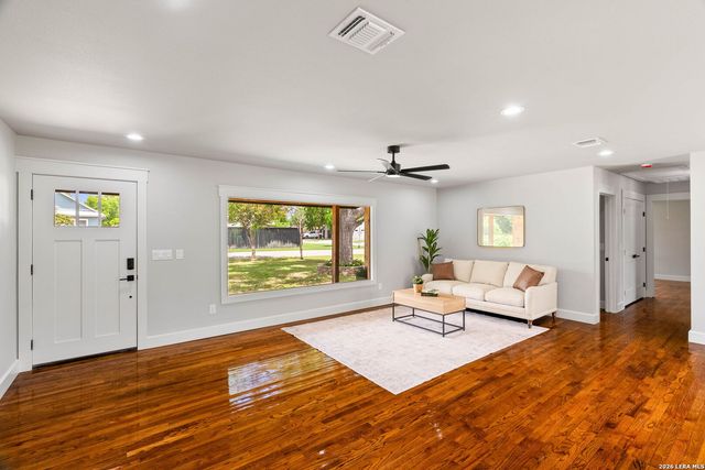 547 N CENTRAL AVE, New Braunfels, TX 78130