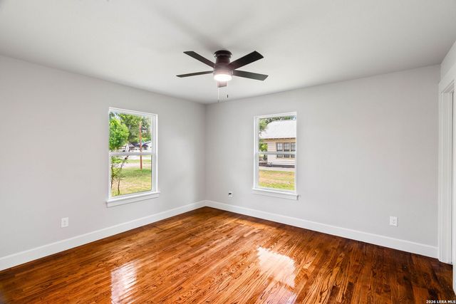 547 N CENTRAL AVE, New Braunfels, TX 78130