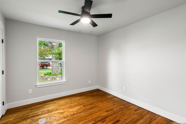 547 N CENTRAL AVE, New Braunfels, TX 78130
