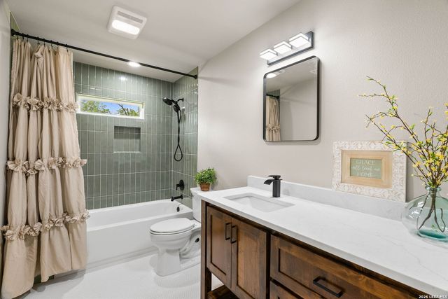 547 N CENTRAL AVE, New Braunfels, TX 78130