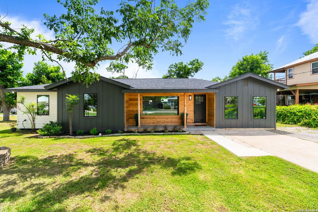 547 N CENTRAL AVE, New Braunfels, TX 78130