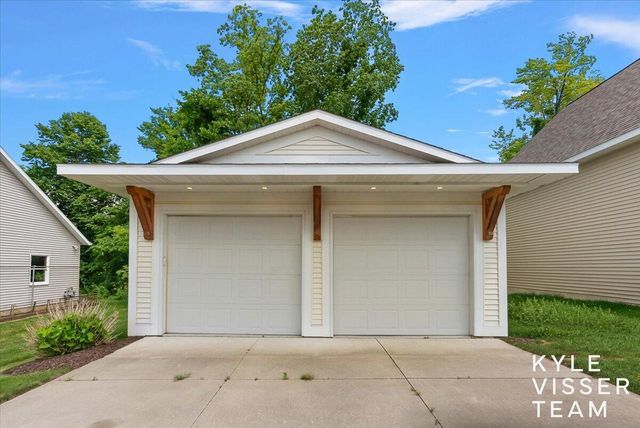 7007 Goldenrod Avenue, Rockford, MI 49341