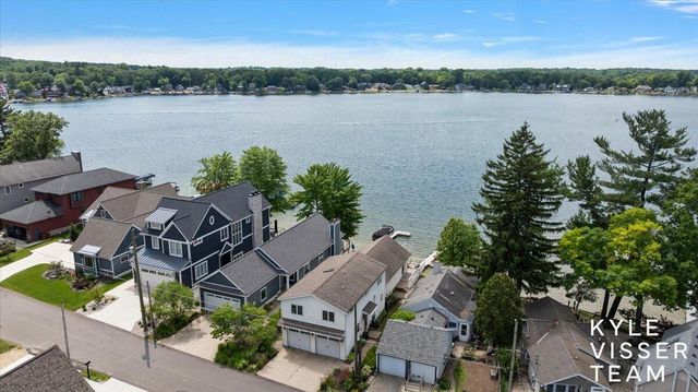 7007 Goldenrod Avenue, Rockford, MI 49341