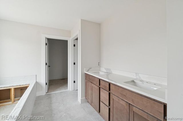 3321 Outback Trail, Pinckney, MI 48169