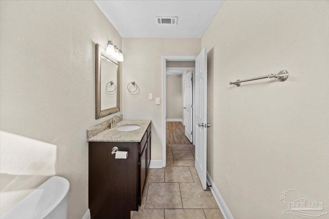 6121 Rawson Ln, Pensacola, FL 32503