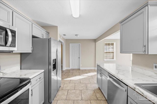 6121 Rawson Ln, Pensacola, FL 32503