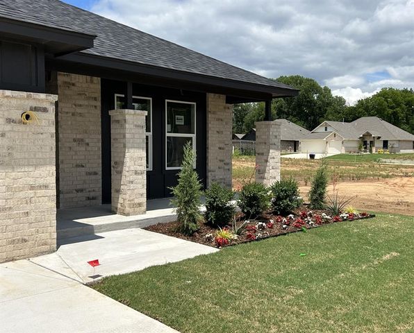 1203 Honeysuckle Hollow Drive, Noble, OK 73068