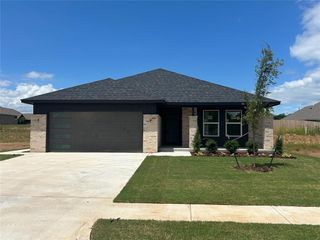1203 Honeysuckle Hollow Drive, Noble, OK 73068