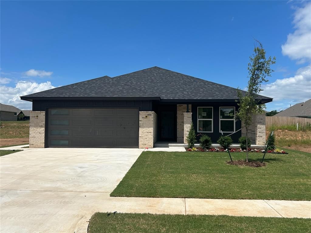 1203 Honeysuckle Hollow Drive, Noble, OK 73068