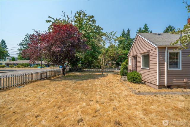 6423 100th Street SW, Lakewood, WA 98499