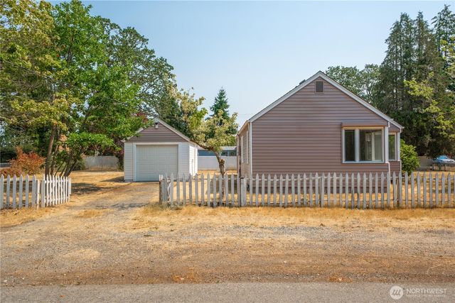 6423 100th Street SW, Lakewood, WA 98499