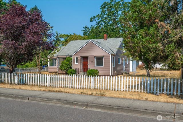 6423 100th Street SW, Lakewood, WA 98499