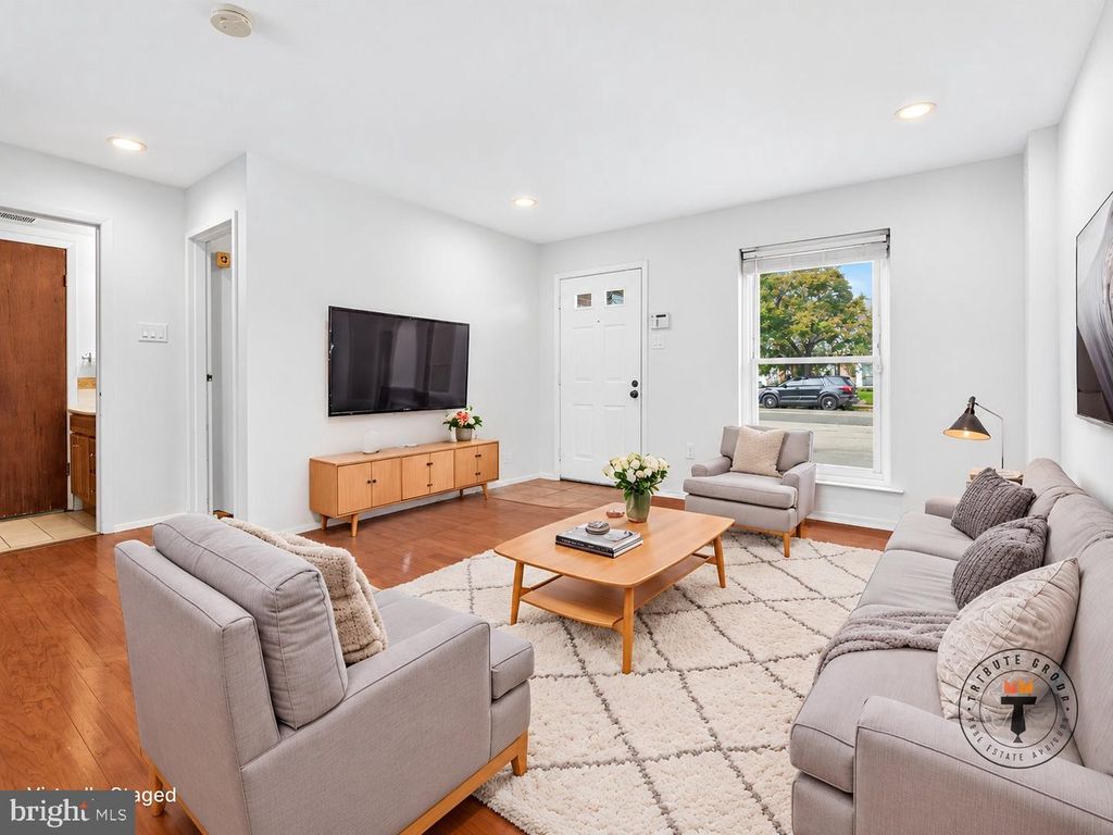 8408 LYONS PL, PHILADELPHIA, PA 19153 — photo 3
