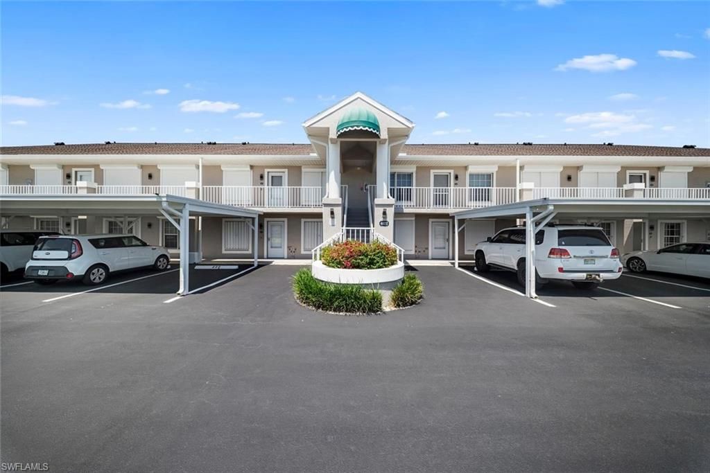 Image 12 of property listing at 4622 12th PL 124, Cape Coral, FL 33914