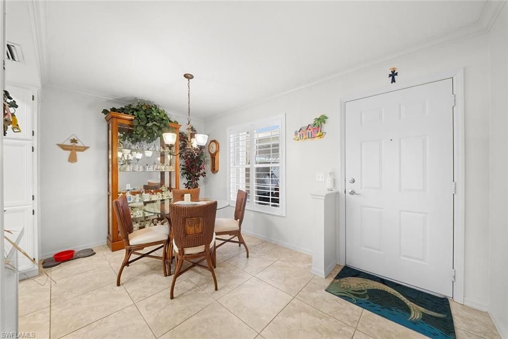 Image 13 of property listing at 4622 12th PL 124, Cape Coral, FL 33914