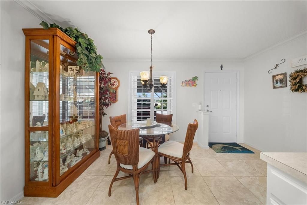 Image 14 of property listing at 4622 12th PL 124, Cape Coral, FL 33914