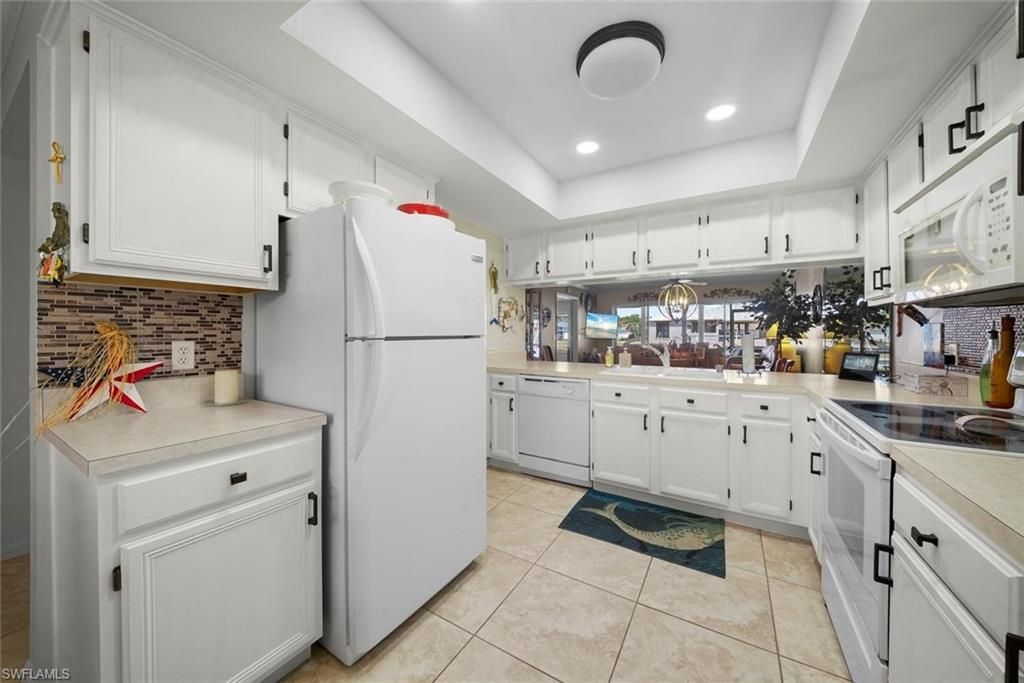 Image 19 of property listing at 4622 12th PL 124, Cape Coral, FL 33914
