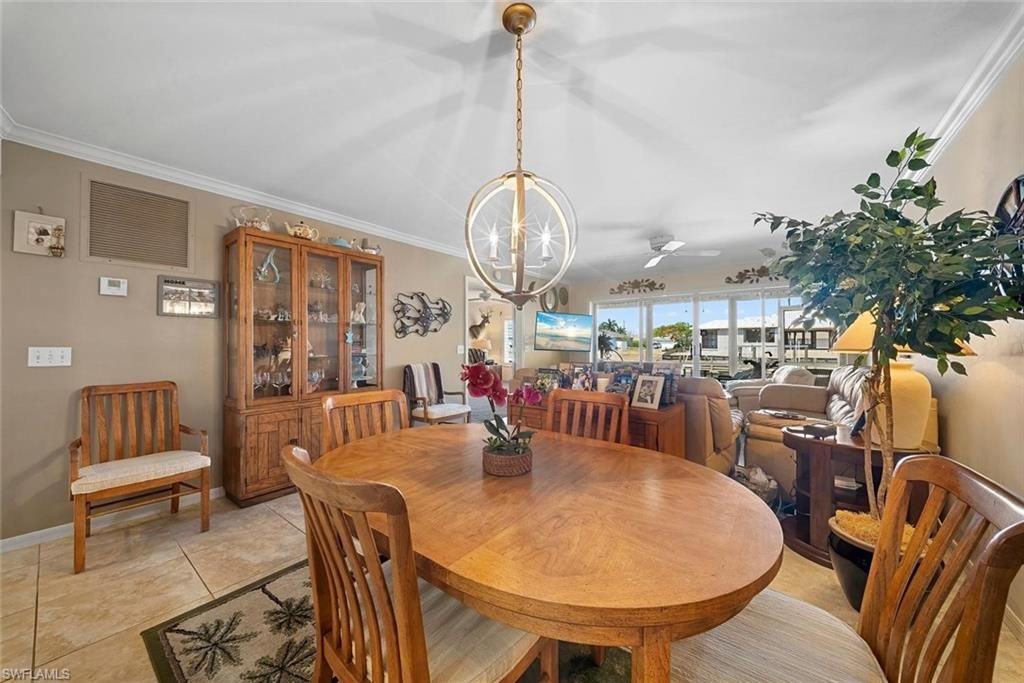 Image 20 of property listing at 4622 12th PL 124, Cape Coral, FL 33914