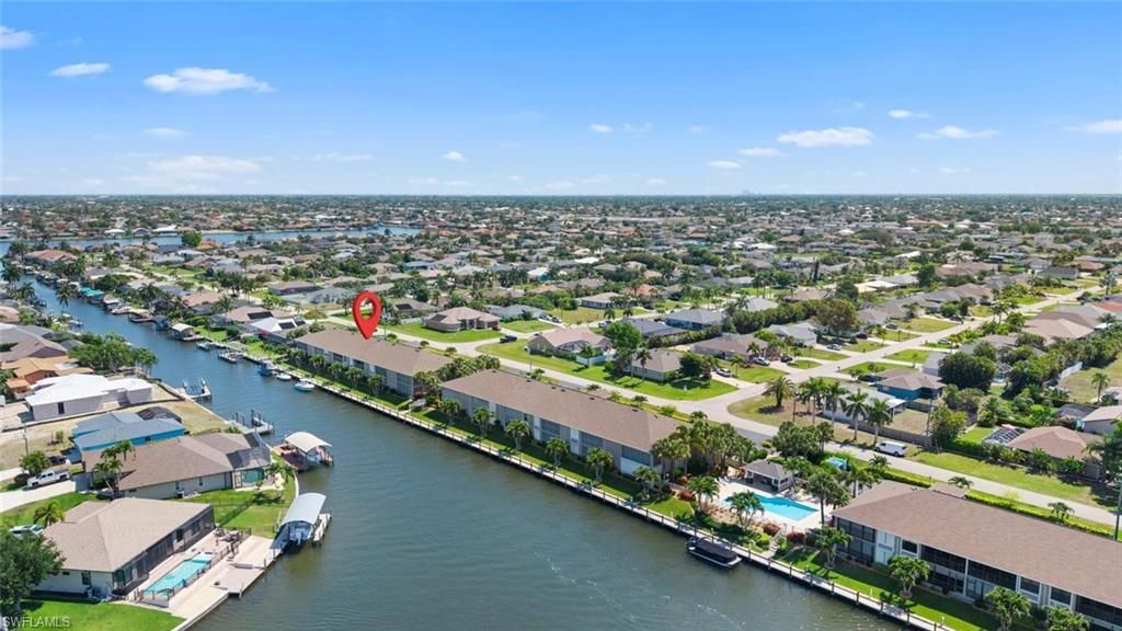Image 4 of property listing at 4622 12th PL 124, Cape Coral, FL 33914